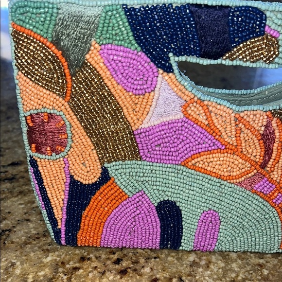 Antik Kraft | Beaded Clutch w/ Crossbody✨ - Picture 4 of 8